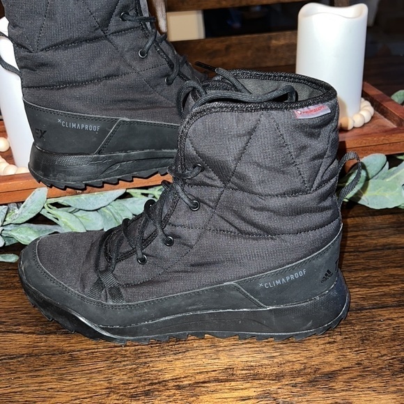 Wmns Terrex Choleah Padded Climaproof | color Core Black | size 7.5 - Picture 3 of 10